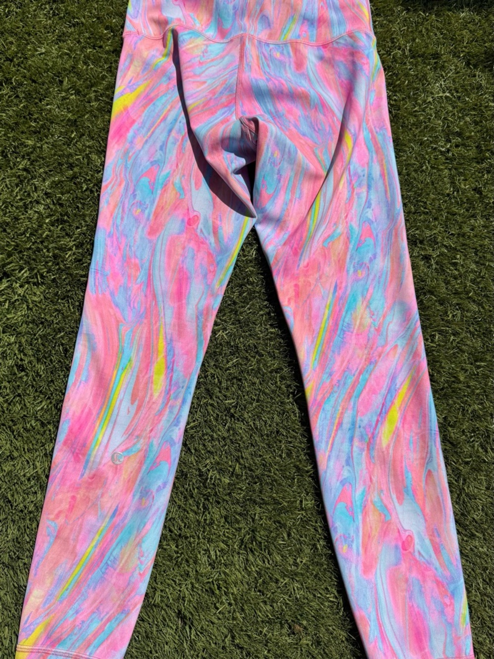 Lululemon colorful Marble Print Leggings 25” inseam - Picture 4 of 5